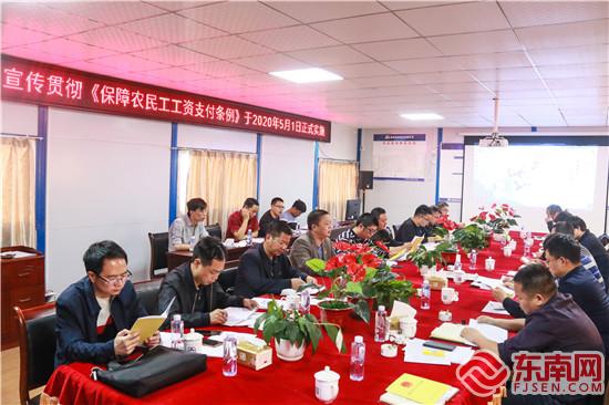 建宁县劳动保障监察大队在莆炎高速（建宁段）YB2标开展宣传。（饶丽英 摄）.jpg