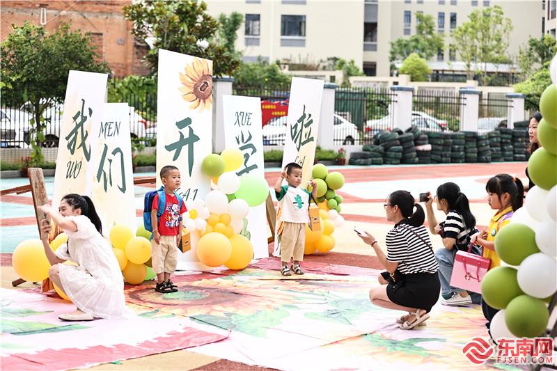 宁化县连冈幼儿园12个班共计420名孩子迎来开学第一天。.jpg