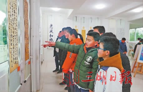 明溪县城关中学举办庆祝改革开放40周年书画