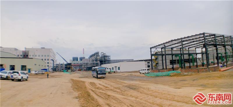 部分厂区还在建设中。张亚非 摄.jpg
