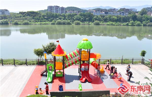 “微公园”点缀一河两岸.jpg