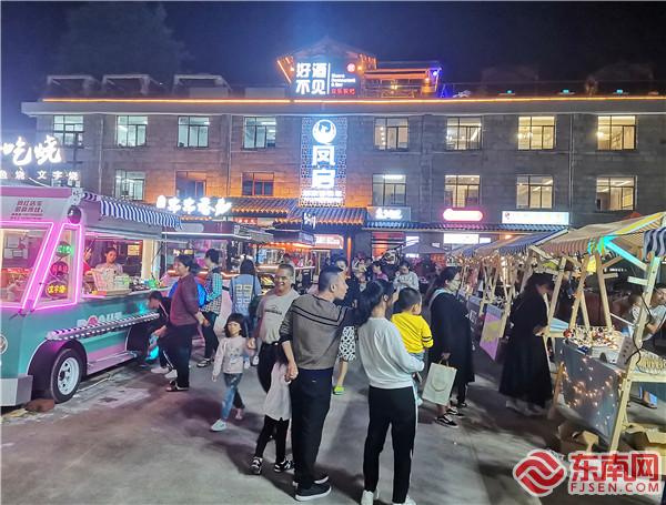 网红餐车、夜市排档等业态人气不减.jpg