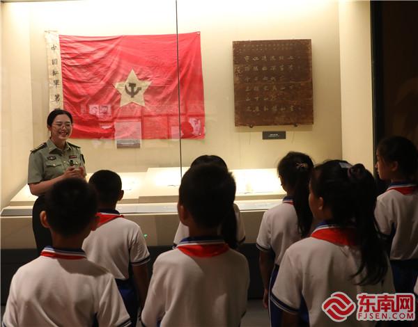 连冈小学学生走进县革命纪念馆聆听红色历史(赖全平  摄)..jpg
