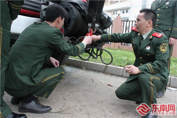 刘灿华讲授车辆装备。拍摄者：上官培坚.jpg