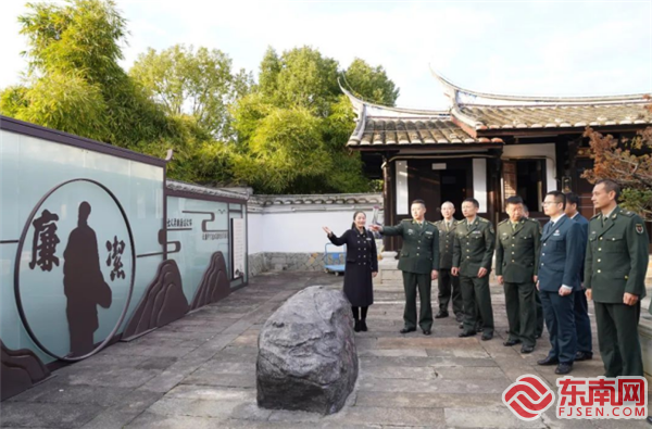 参观朱子廉洁文化展示馆（尤溪县人武部供图）.png