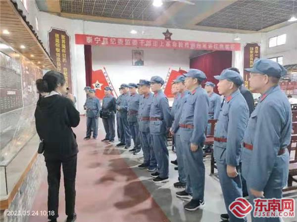 聆听红色宣讲，泰宁县退役军人局供图.jpg
