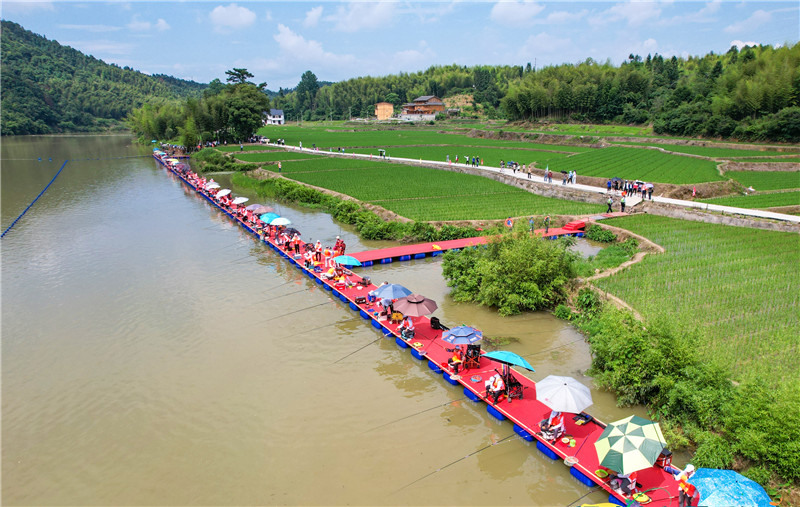 选手们在建宁青山绿水间勾勒出一道亮丽的风景线 (2).jpg 选手们在建宁青山绿水间勾勒出一道亮丽的风景线 (2).jpg