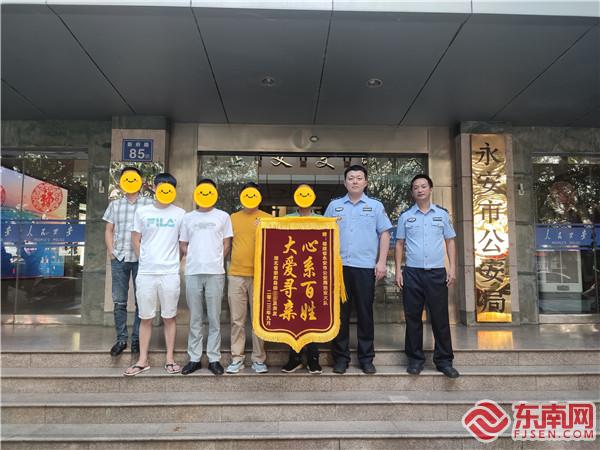 送锦旗.jpg