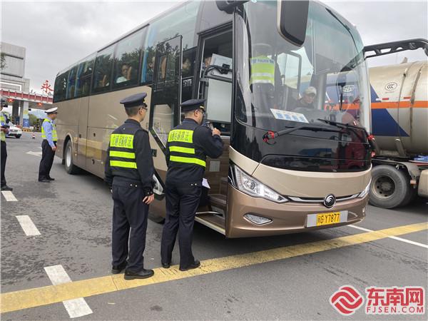 客运车辆联合执法检查.jpg
