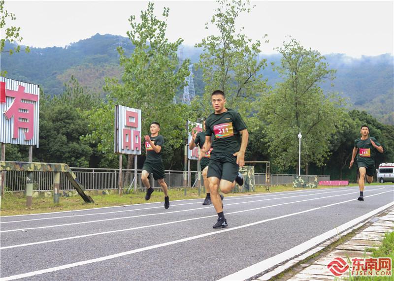 5.速度与激情的碰撞（摄影：欧家程）.jpg